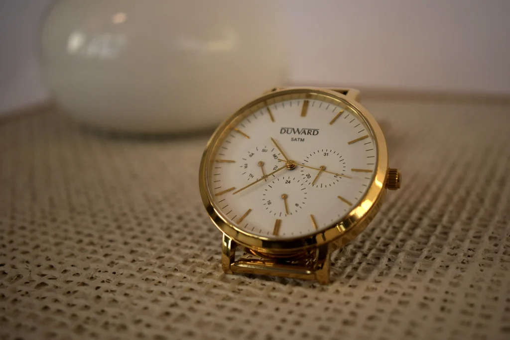 Reloj de oro, zafiro. Reloj, producto artesanía joyería o relojería