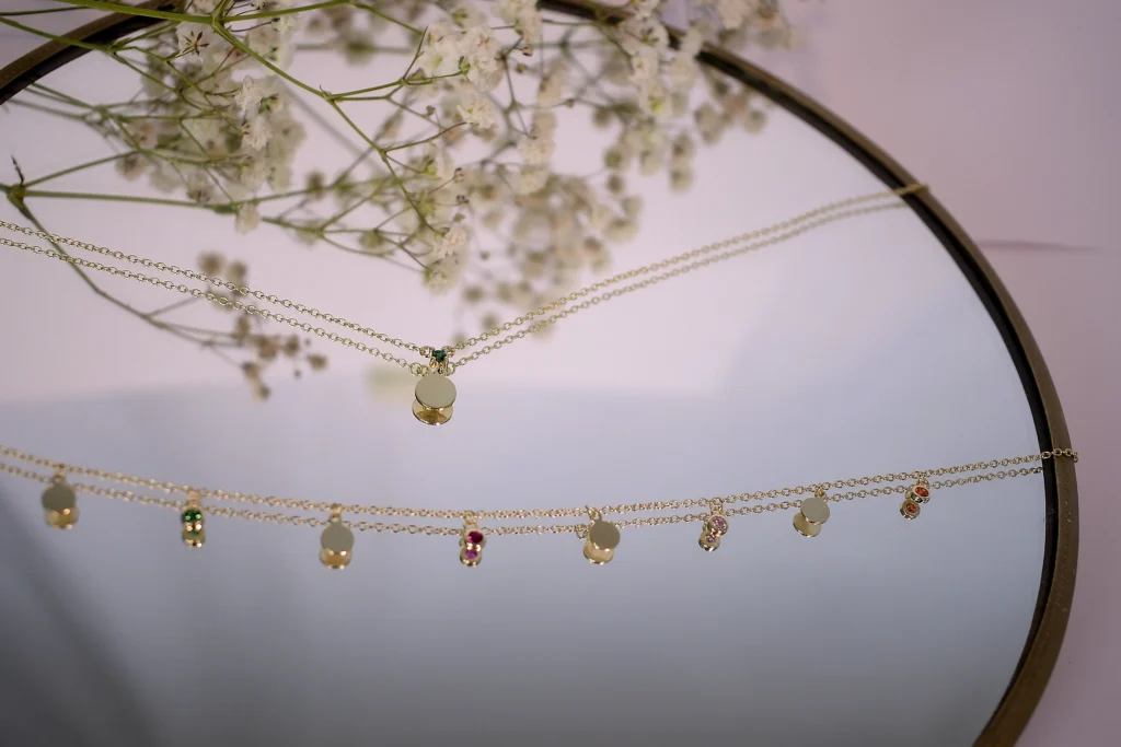 Joya de oro, plata, piedras. Collares, colgantes, producto artesanía joyería o bisutería