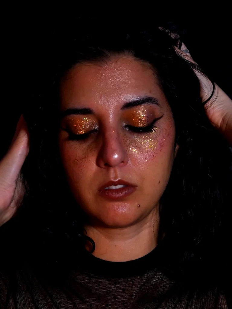 Abilleira Photography Modelo Glitter Macro Cosmética Foto Maquillaje Imagen Destellos Retrato Ojos Fotógrafa Pontevedra España UGC Beauty