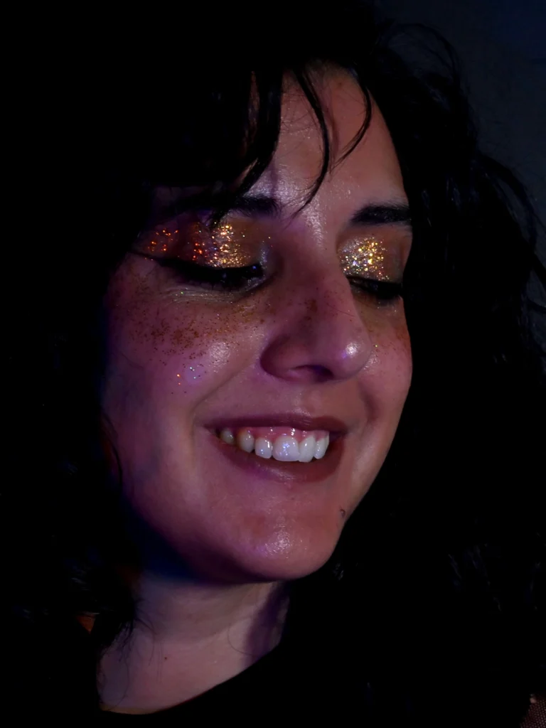 Abilleira Photography Modelo Glitter Macro Cosmética Foto Maquillaje Imagen Destellos Retrato Ojos Fotografía Fotógrafa UGC Beauty